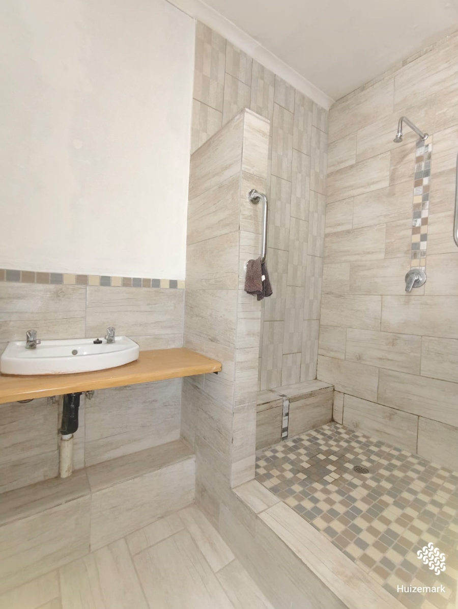 4 Bedroom Property for Sale in Roodia Free State